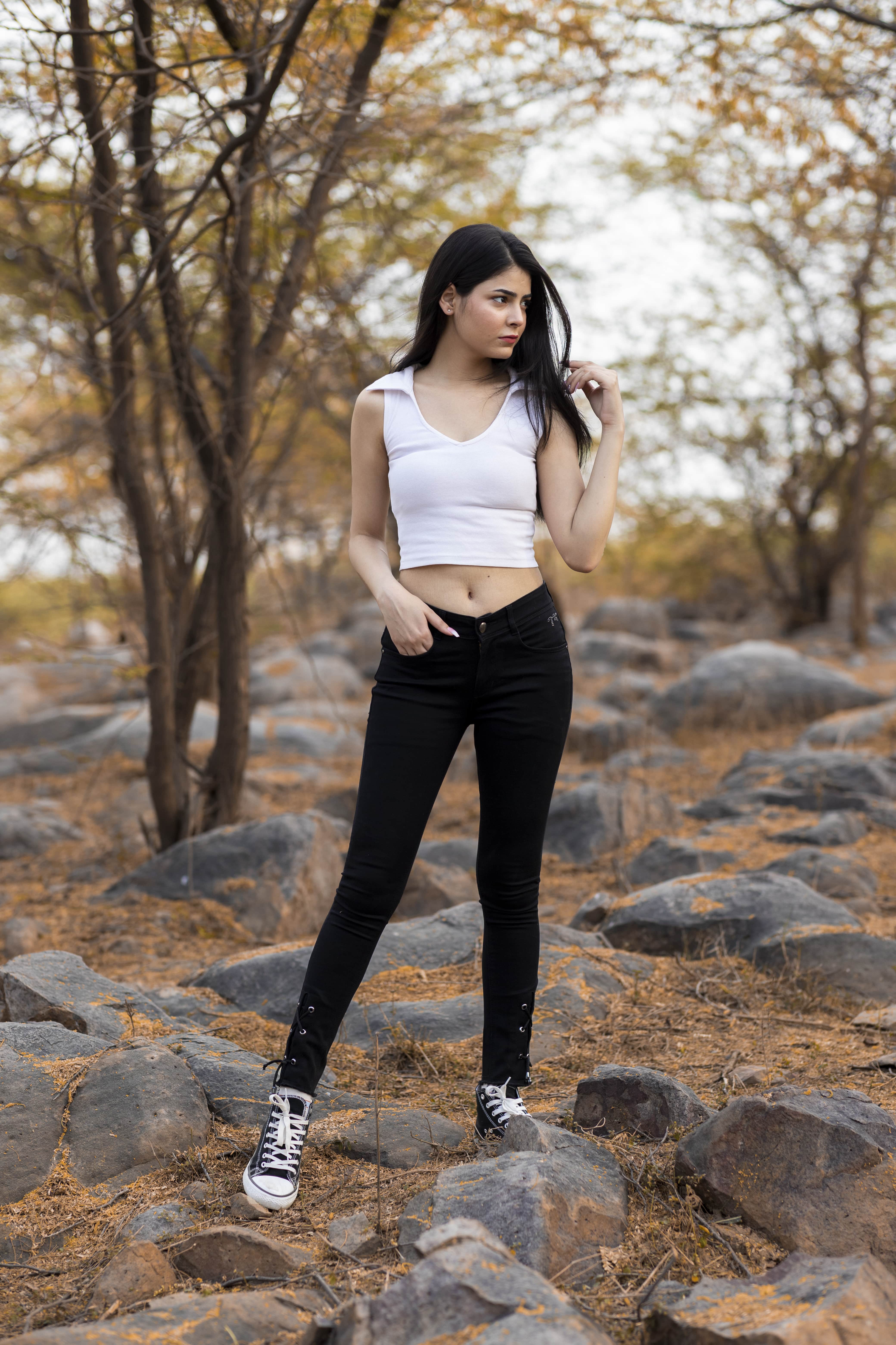 Photo poses for girl in jeans top in India | Clasf fashion